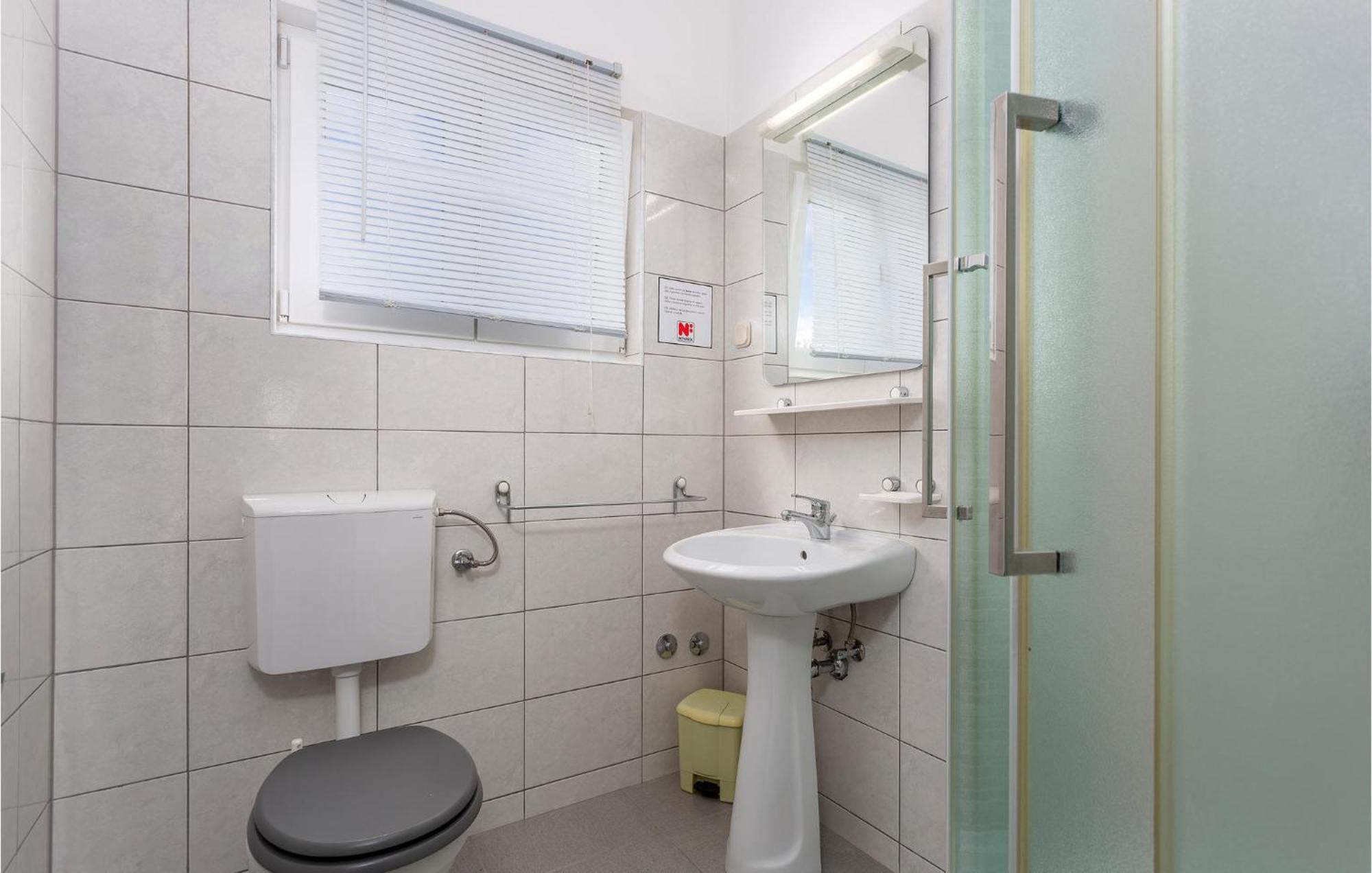 Beautiful Apartment In Pinezici With Wifi Extérieur photo