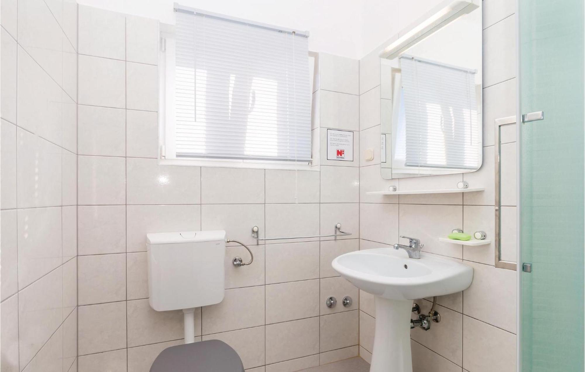 Beautiful Apartment In Pinezici With Wifi Extérieur photo