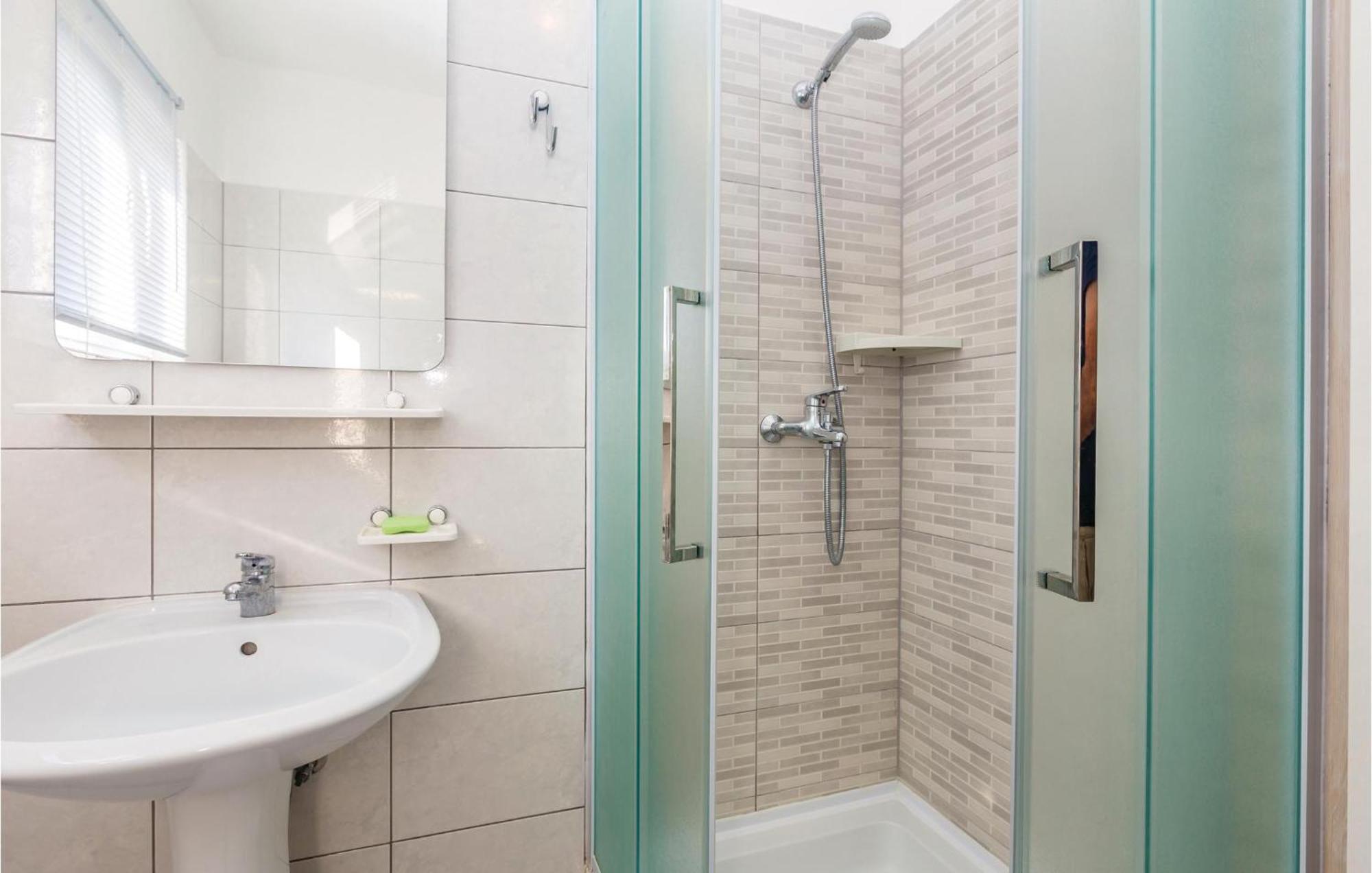 Beautiful Apartment In Pinezici With Wifi Extérieur photo