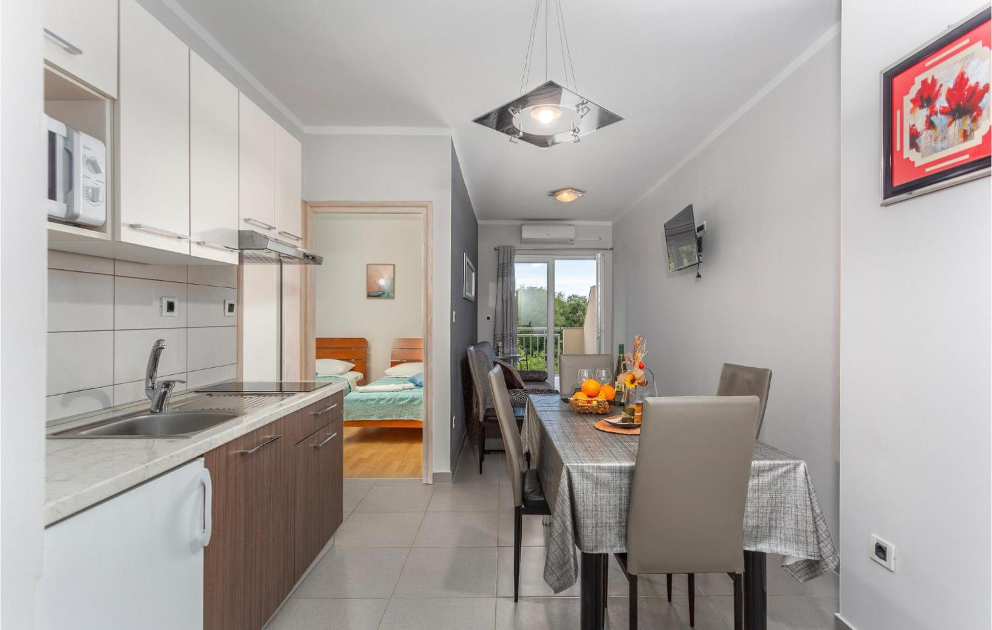 Beautiful Apartment In Pinezici With Wifi Extérieur photo